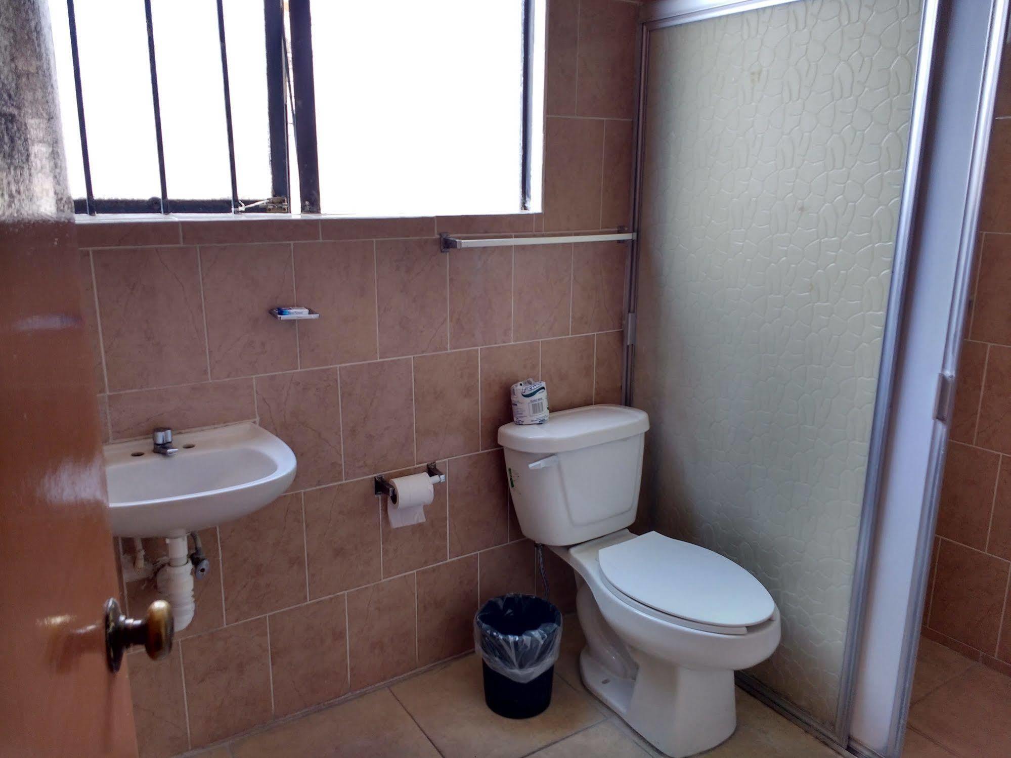 Hotel Plaza Aleman Leon Ngoại thất bức ảnh